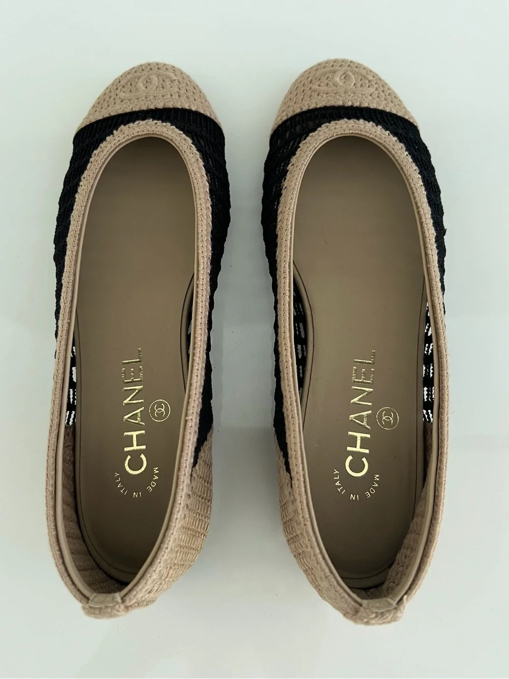 CHANEL 25P CC BLACK AND BEIGE RAFFIA BALLET SHOES SIZE IT 38 / US 8 NEW IN BOX!